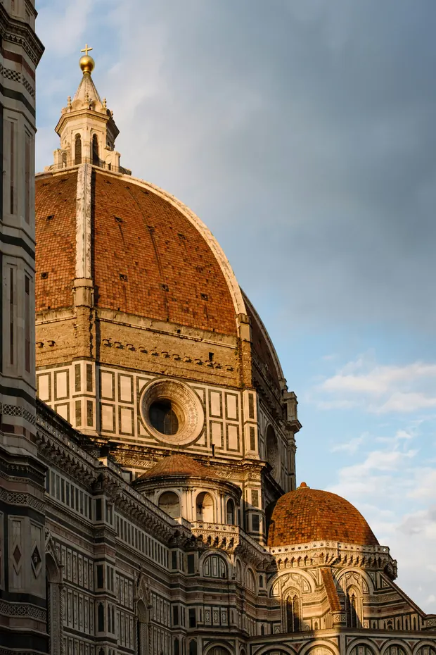 Cúpula de la catedral de Florencia sobre los tejados