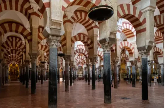 Interior de la Mezquita de Abu en Amán