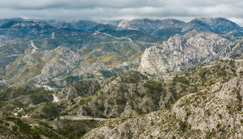 Paisaje de montaña en la sierra sobre Frigiliana