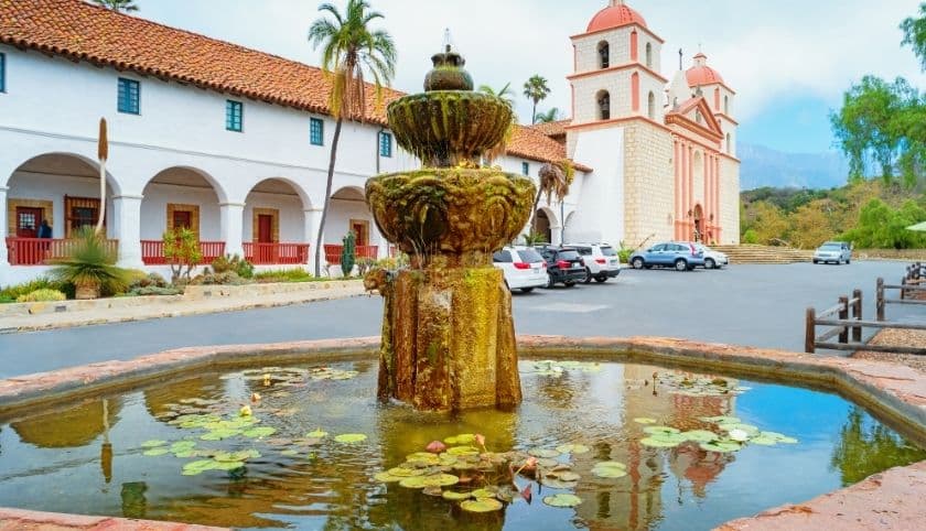 Arquitectura de estilo hispano en Santa Bárbara, California
