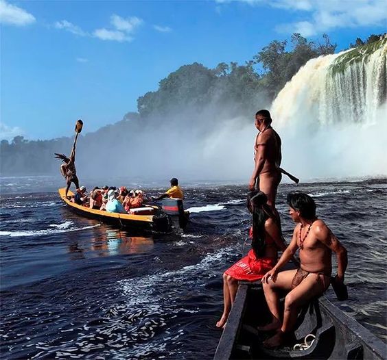 Sabana y formaciones rocosas en el sur del Parque Nacional Canaima