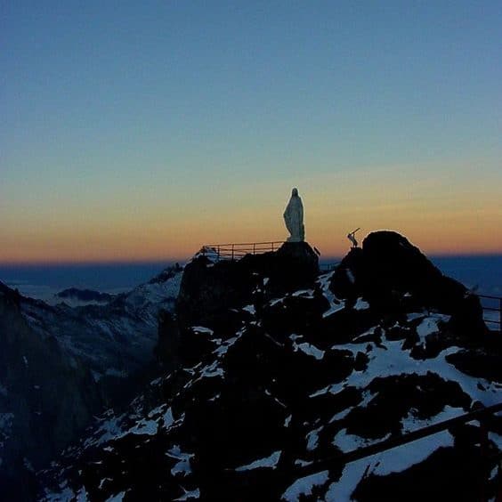 Statue of the Virgen de las Nieves at Pico Espejo