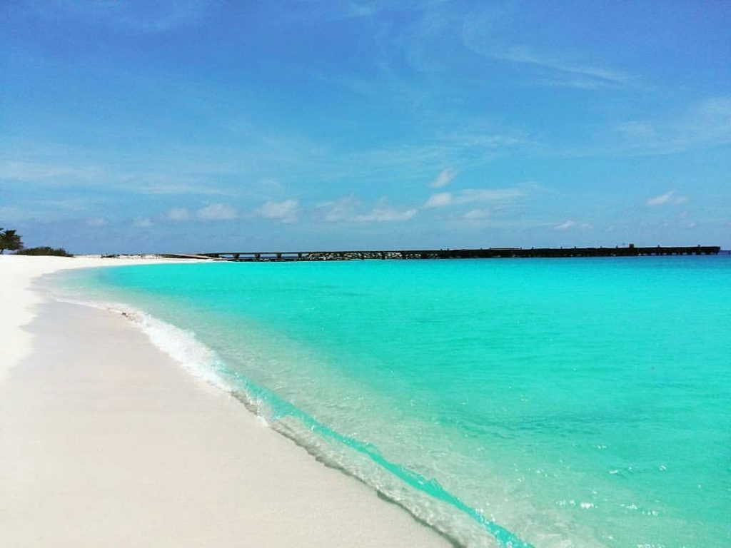 Aguas cristalinas de la playa venezolana