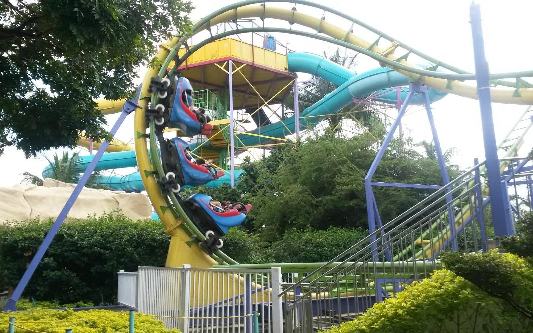 Toboganes acuáticos y piscinas del Parque Dunas en Valencia