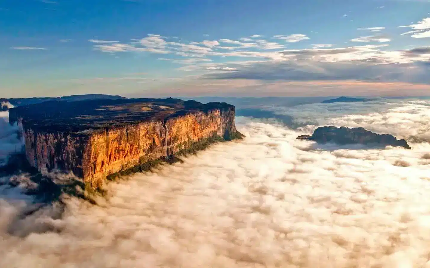 Silhouette of Roraima above the savannah at dawn
