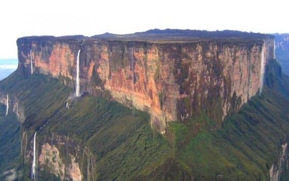 Rocky plateau on the summit of the Roraima tepui