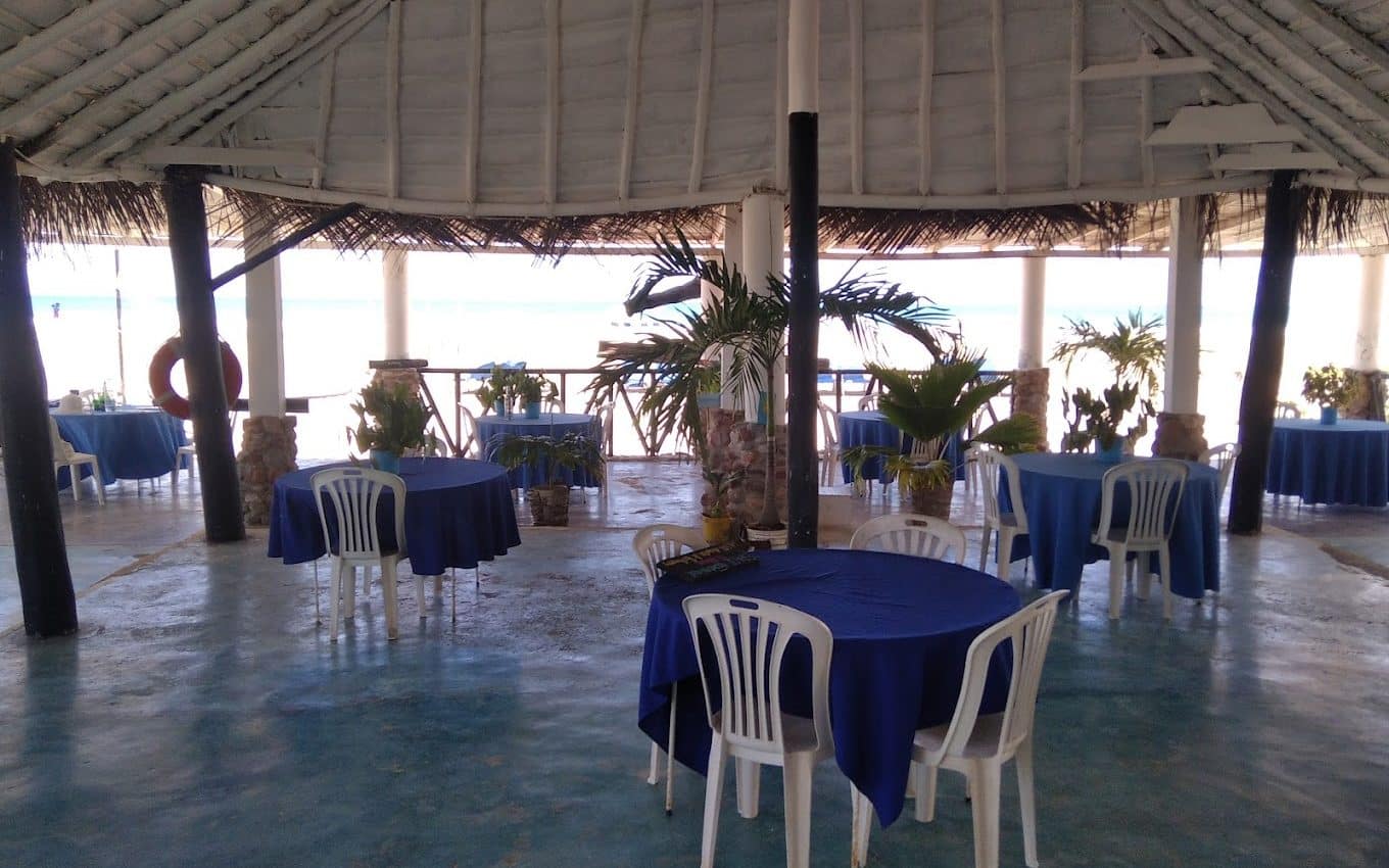 Tropical Point Restaurant/Bar
